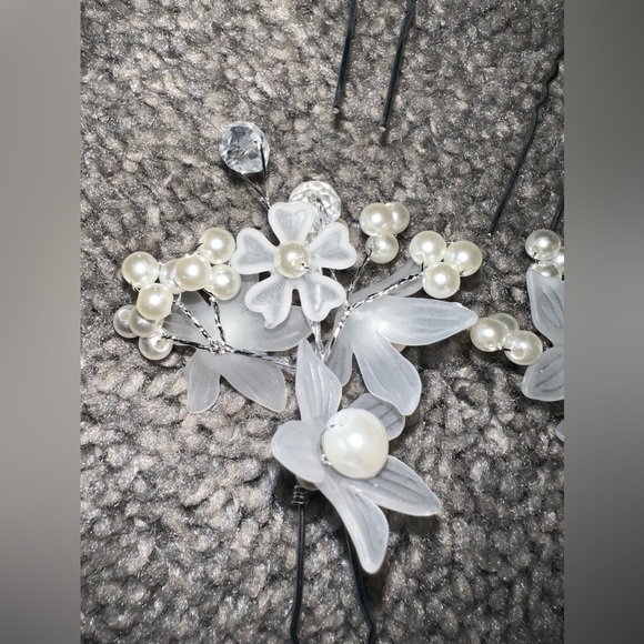 $2 HAIR ACCESSORY PINS. NEW. $2 WITH ANY $10 ORDER OR MORE - Picture 5 of 5